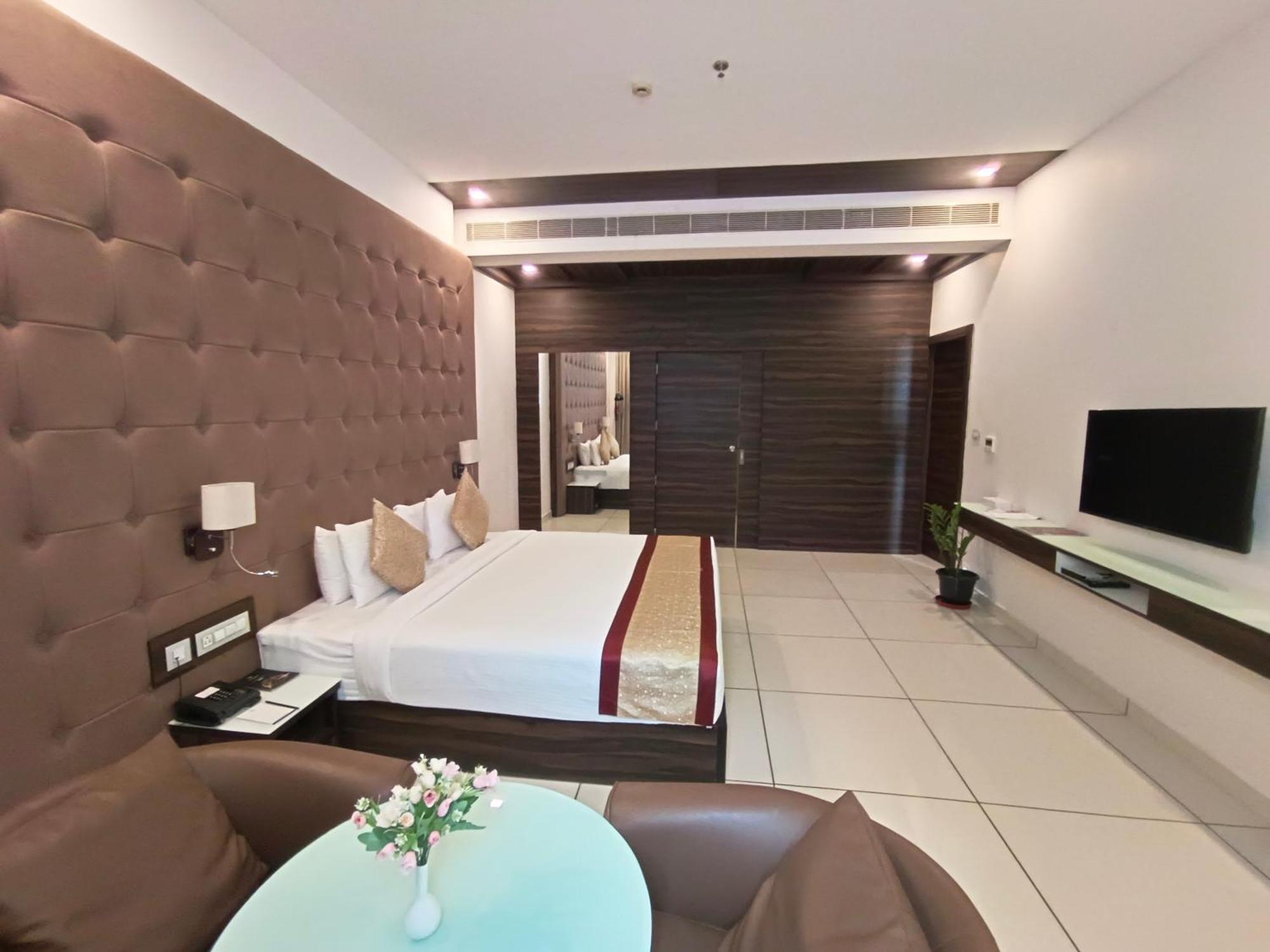 Guruvāyūr Blue Serene Resort מראה חיצוני תמונה