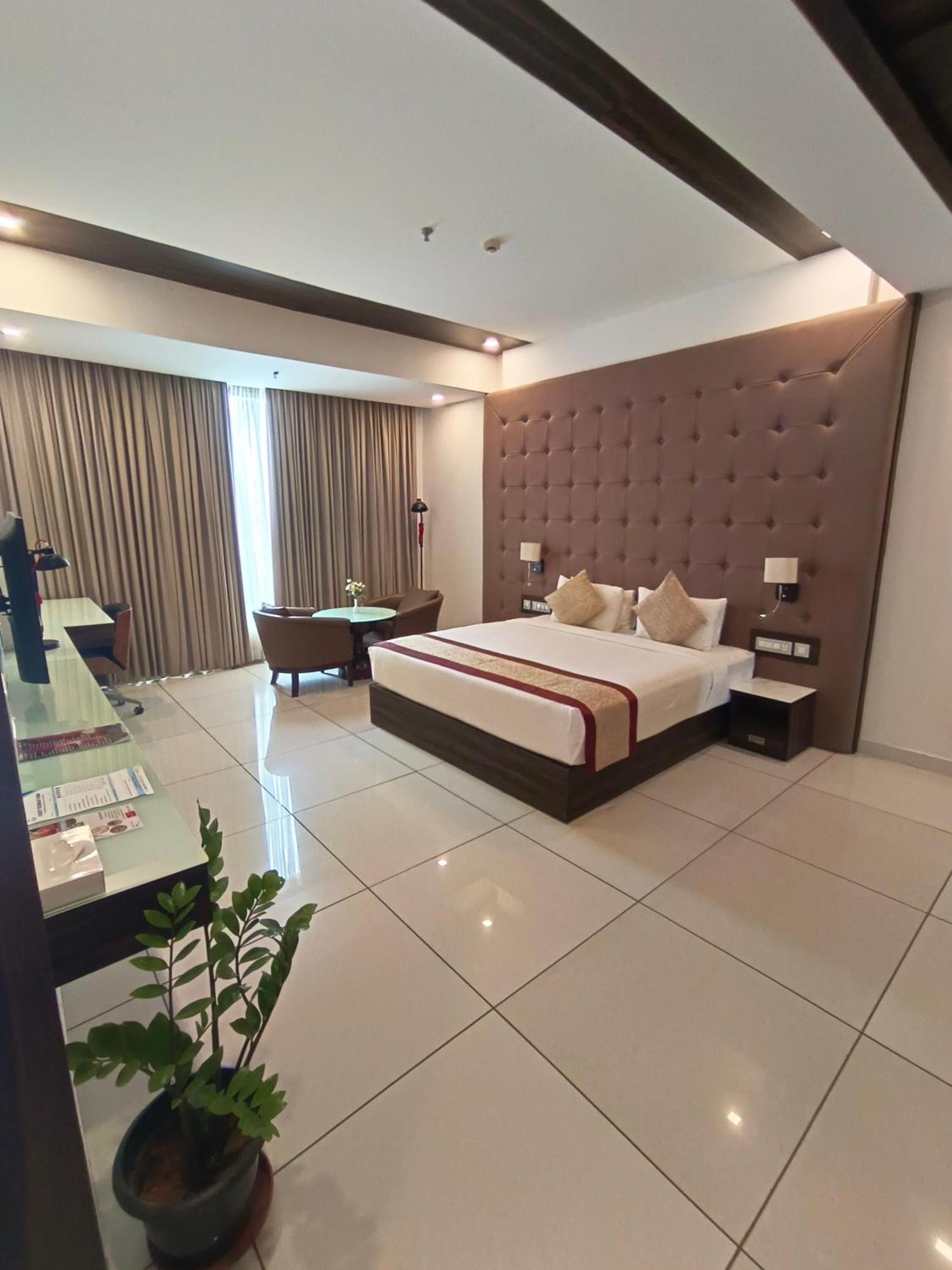 Guruvāyūr Blue Serene Resort מראה חיצוני תמונה